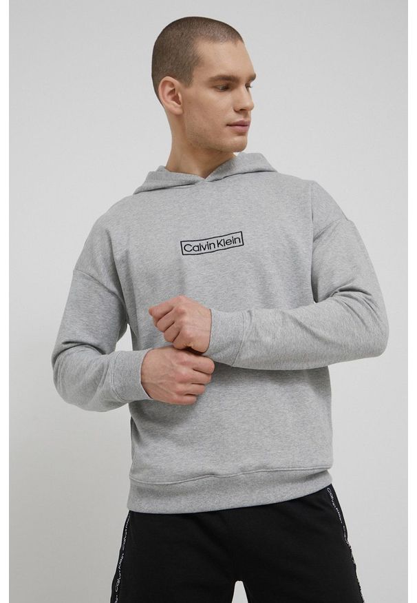 Calvin Klein Underwear bluza męska kolor szary z kapturem z aplikacją. Typ kołnierza: kaptur. Kolor: szary. Materiał: poliester, dzianina. Wzór: aplikacja