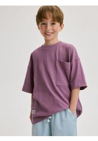 Reserved - T-shirt oversize z kieszonką - fioletowy. Kolor: fioletowy. Materiał: bawełna, dzianina