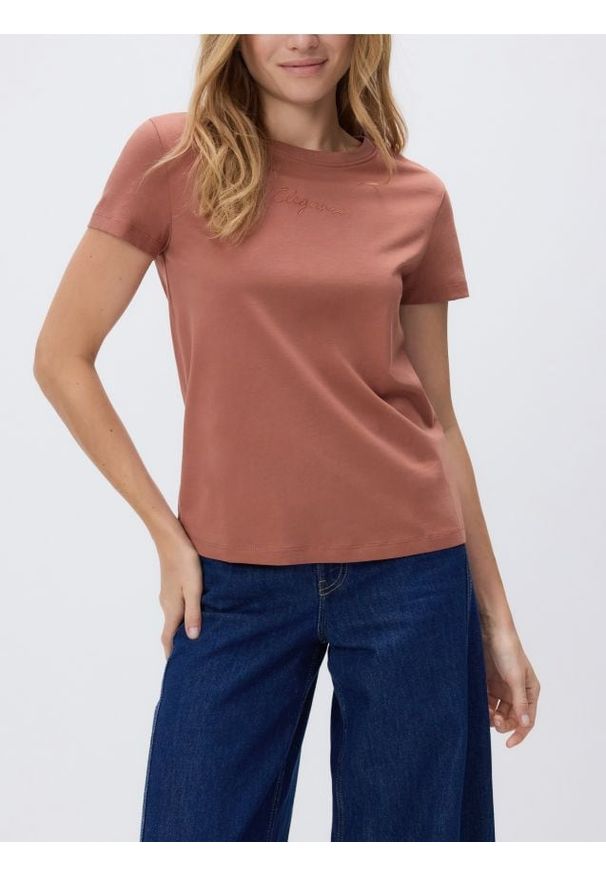 Reserved - T-shirt z drobnym haftem - warm olive. Materiał: bawełna, dzianina. Wzór: haft