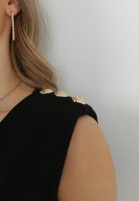 Born2be - Czarny Kombinezon z Kopertowym Dekoltem i Wiązaniem w Talii Vannessa. Kolekcja: dla wysokich. Kolor: czarny. Materiał: materiał, prążkowany. Długość: długie #4