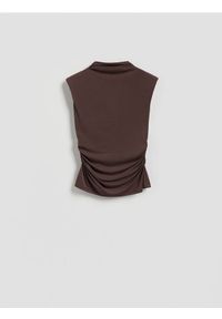 Reserved - Top z modalem - brązowy. Kolor: brązowy. Materiał: dzianina #1