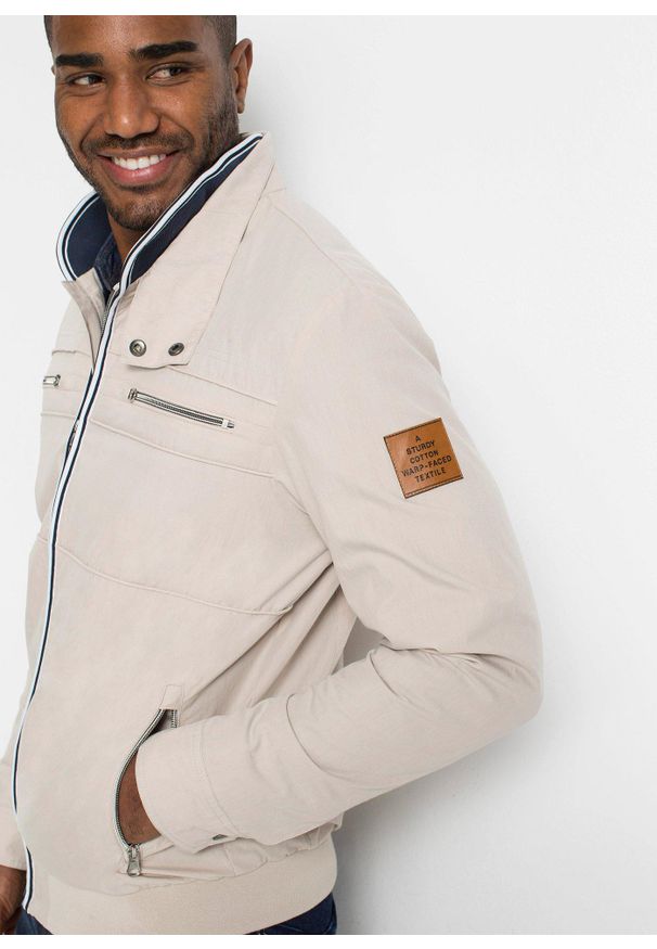 bonprix - Kurtka przejściowa o kroju bomberki ze stójką. Typ kołnierza: kołnierzyk stójkowy. Kolor: szary. Wzór: aplikacja. Styl: sportowy