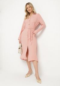 Born2be - Różowa Koszulowa Sukienka z Materiałowym Paskiem Vivinara. Okazja: na co dzień, na imprezę. Kolor: różowy. Materiał: materiał. Typ sukienki: koszulowe. Styl: casual, elegancki #5