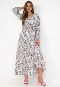 Born2be - Jasnoniebieska Sukienka Partharpia. Typ kołnierza: kokarda. Kolor: niebieski. Materiał: tkanina, materiał. Wzór: kolorowy, aplikacja, kwiaty. Typ sukienki: rozkloszowane, kopertowe. Długość: maxi #1