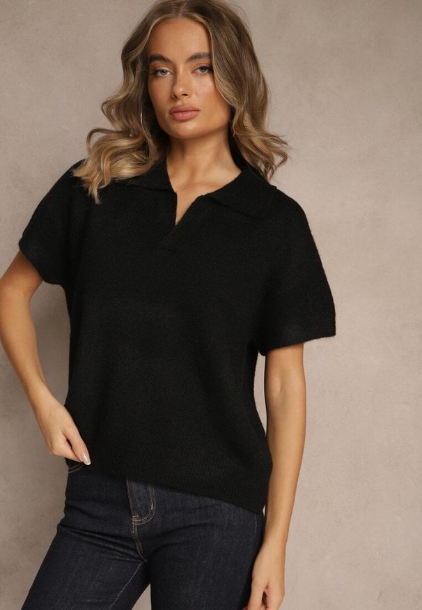 Renee - Czarny Sweter z Wełną z Krótkim Rękawem i Dekoltem V z Kołnierzem Tevirna. Kolor: czarny. Materiał: wełna. Długość rękawa: krótki rękaw. Długość: krótkie