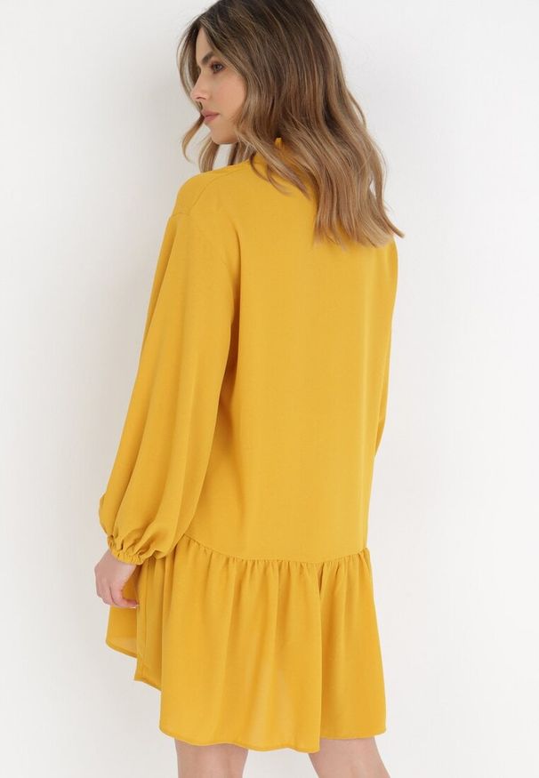 Born2be - Żółta Sukienka Amarheis. Typ kołnierza: kołnierzyk stójkowy. Kolor: żółty