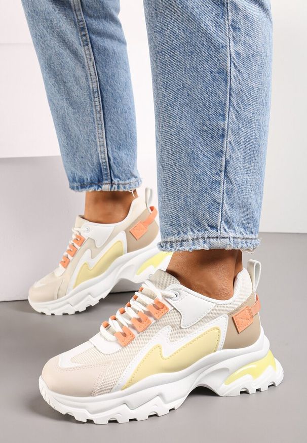 Renee - Biało-Żółte Sneakersy Na Grubej Podeszwie z Przeszyciami i Sznurwaniem Marinil. Okazja: na co dzień. Kolor: biały. Wzór: aplikacja, motyw zwierzęcy
