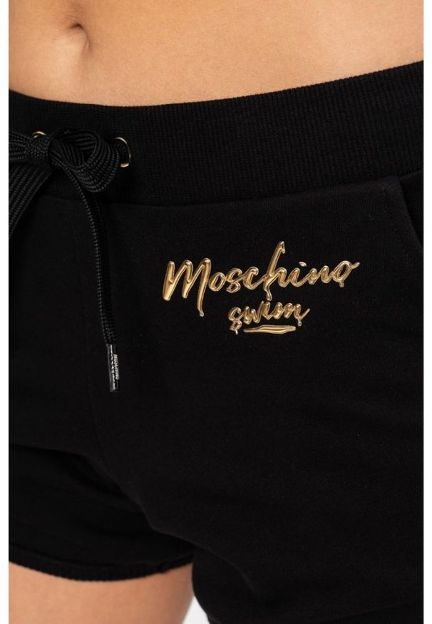 MOSCHINO Czarne szorty damskie ze złotym logo, Rozmiar XS. Kolor: czarny. Materiał: prążkowany, bawełna. Wzór: aplikacja