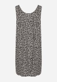 Born2be - Czarna Sukienka w Kwiaty o Rozkloszowanym Kroju na Szerokich Ramiączkach Folarelle. Okazja: na co dzień. Kolor: czarny. Długość rękawa: na ramiączkach. Wzór: kwiaty. Sezon: lato. Typ sukienki: proste, rozkloszowane. Styl: elegancki, casual #5