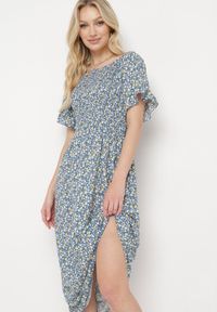 Born2be - Niebieska Bawełniana Sukienka w Kwiatki z Hiszpańskim Elastycznym Dekoltem Bleriama. Okazja: na randkę, na co dzień. Kolor: niebieski. Materiał: bawełna. Długość rękawa: krótki rękaw. Wzór: kwiaty. Styl: casual, elegancki #5