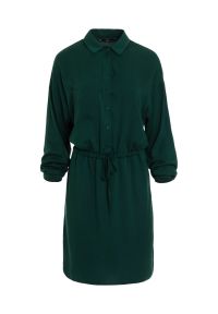 Sukienki.shop - Sukienka koszulowa szmizjerka z wiązaniem w talii butelkowa zieleń. Okazja: na co dzień, do pracy. Typ sukienki: koszulowe, szmizjerki. Styl: casual