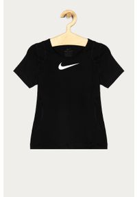 Nike Kids - T-shirt dziecięcy 122-166 cm. Okazja: na co dzień. Kolor: czarny. Materiał: dzianina, skóra, elastan, tkanina, poliester, włókno. Długość rękawa: krótki rękaw. Długość: krótkie. Wzór: nadruk. Styl: casual #1