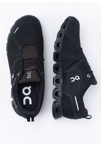 Sneakersy męskie czarne On Running Cloud 5 Waterproof. Okazja: na spacer, na co dzień. Zapięcie: sznurówki. Kolor: czarny. Materiał: materiał. Sport: bieganie