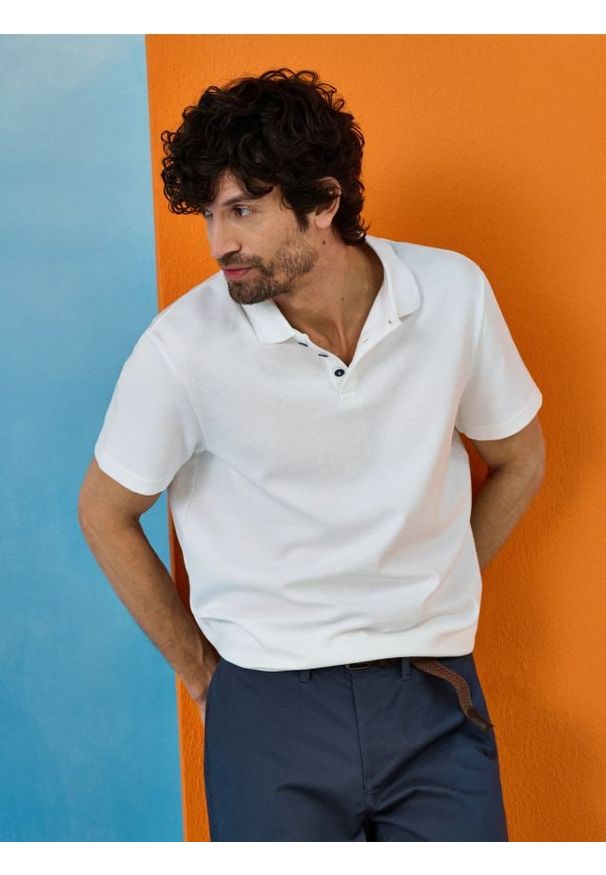 Sinsay - Bawełniane polo - biały. Typ kołnierza: polo. Kolor: biały. Materiał: bawełna