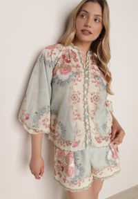 Born2be - Zielona Koszula w Kwiaty ze Stójką Feliana. Okazja: na co dzień. Typ kołnierza: kołnierzyk stójkowy. Kolor: zielony. Materiał: jeans. Wzór: kwiaty. Styl: casual, klasyczny, elegancki #1