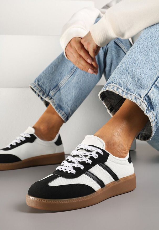 Born2be - Czarno-Białe Sneakersy w Stylu Tenisówek Lurilola. Kolor: czarny. Materiał: jeans. Wzór: aplikacja