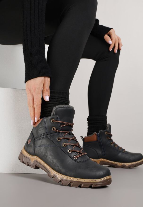 Born2be - Granatowe Traperki Sportowe Mocno Ocieplone Vimee. Okazja: na spacer, na co dzień. Kolor: niebieski. Sezon: zima. Styl: sportowy