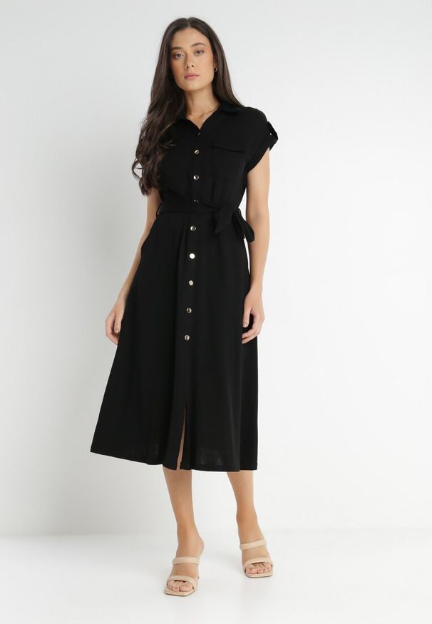 Born2be - Czarna Sukienka Koszulowa Phinitrite. Okazja: na co dzień. Kolor: czarny. Wzór: aplikacja. Typ sukienki: koszulowe. Materiał: materiał. Długość rękawa: krótki rękaw. Sezon: lato. Styl: casual. Długość: midi