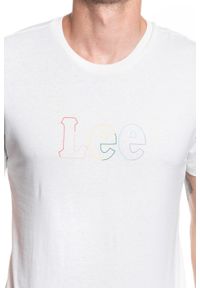 Lee - LEE PRIDE TEE WHITE CANVAS L62RFE59. Kolor: biały #6