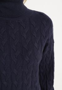 Born2be - Granatowy Sweter z Golfem w Warkoczowy Splot ze Ściągaczami Maraiwai. Typ kołnierza: golf. Kolor: niebieski. Wzór: ze splotem. Sezon: jesień