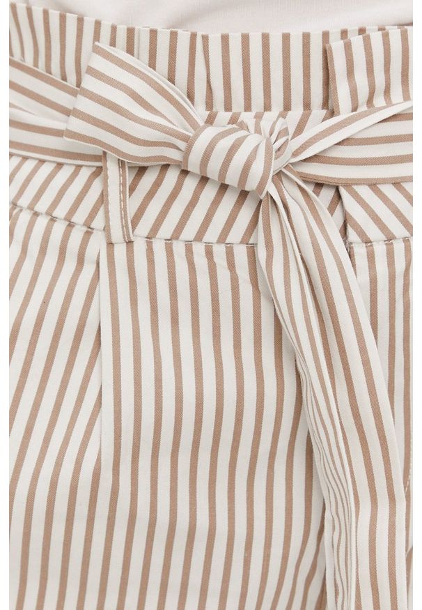 Vero Moda - Szorty. Okazja: na co dzień. Kolor: biały. Materiał: tkanina, bawełna. Styl: casual
