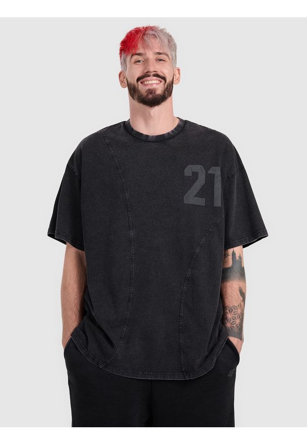 4f - 4F T-shirt oversize z nadrukiem męski 4F x Tomasz Fornal - szary S. Kolor: szary. Materiał: materiał. Wzór: nadruk. Styl: street