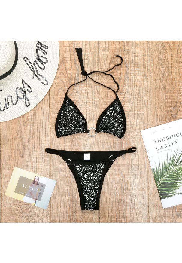 Intica - Bikini z cyrkoniami na plażę z regulowanymi ramiączkami Sivan. Kolor: biały. Materiał: materiał. Wzór: aplikacja