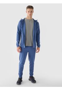 4f - 4F Bluza treningowa rozpinana z kapturem męska - niebieska L. Okazja: na co dzień. Typ kołnierza: kaptur. Kolor: niebieski. Materiał: włókno, elastan, dzianina, materiał, syntetyk. Długość rękawa: raglanowy rękaw. Wzór: gładki, jednolity, ze splotem. Styl: sportowy, casual. Sport: fitness