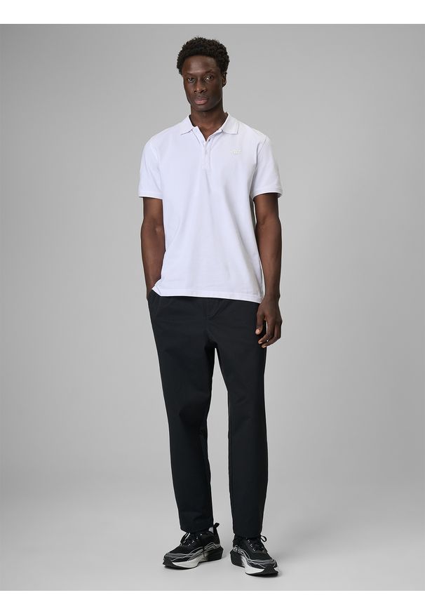 4f - 4F Koszulka polo regular męska - biała M. Okazja: na co dzień, do pracy, na spacer. Typ kołnierza: polo. Kolor: biały. Materiał: dzianina, materiał, bawełna. Styl: casual, klasyczny