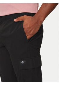 Calvin Klein Jeans Joggery J30J326438 Czarny Skinny Fit. Kolor: czarny. Materiał: bawełna #4