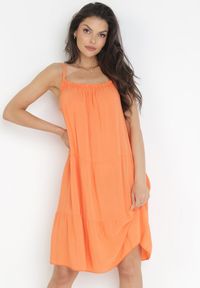 Born2be - Pomarańczowa Sukienka Sumire. Okazja: na plażę, na co dzień. Kolor: pomarańczowy. Materiał: tkanina, wiskoza. Długość rękawa: na ramiączkach. Sezon: lato. Typ sukienki: proste, w kształcie A, oversize. Styl: casual, wakacyjny #1