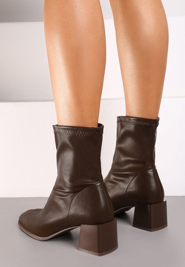 Born2be - Brązowe Casualowe Wsuwane Botki na Obcasie Taritta. Okazja: na co dzień. Zapięcie: bez zapięcia. Kolor: brązowy. Obcas: na obcasie. Styl: casual. Wysokość obcasa: średni