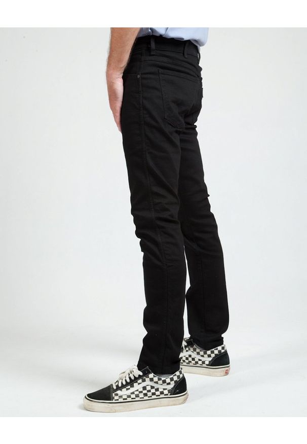 Wrangler - WRANGLER LARSTON MĘSKIE SPODNIE JEANSOWE BACK TO BLACK W18SHPP40 112319117