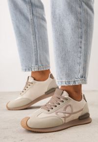 Born2be - Beżowe Sneakersy Ozdobione Geometrycznym Motywem Sameen. Okazja: na co dzień, na spacer. Kolor: beżowy. Materiał: jeans. Wzór: aplikacja, geometria. Sport: turystyka piesza #1