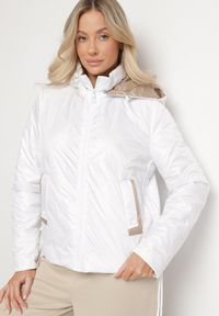 Born2be - Biała Kurtka Pikowana z Odpinanym Kapturem i Ściągaczami po Bokach Nusarianis. Okazja: na co dzień, na spacer. Kolor: biały. Materiał: jeans. Długość rękawa: długi rękaw. Długość: długie. Styl: casual, elegancki #7