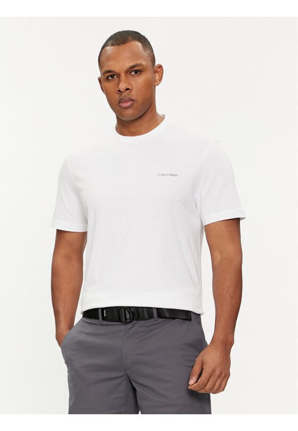 Calvin Klein T-Shirt Angled Back Logo K10K112495 Biały Regular Fit. Kolor: biały. Materiał: bawełna