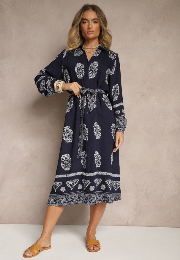 Renee - Granatowa Sukienka Koszulowa Wiązana w Pasie w Stylu Boho Rorisha. Kolor: niebieski. Materiał: tkanina. Typ sukienki: koszulowe. Styl: boho