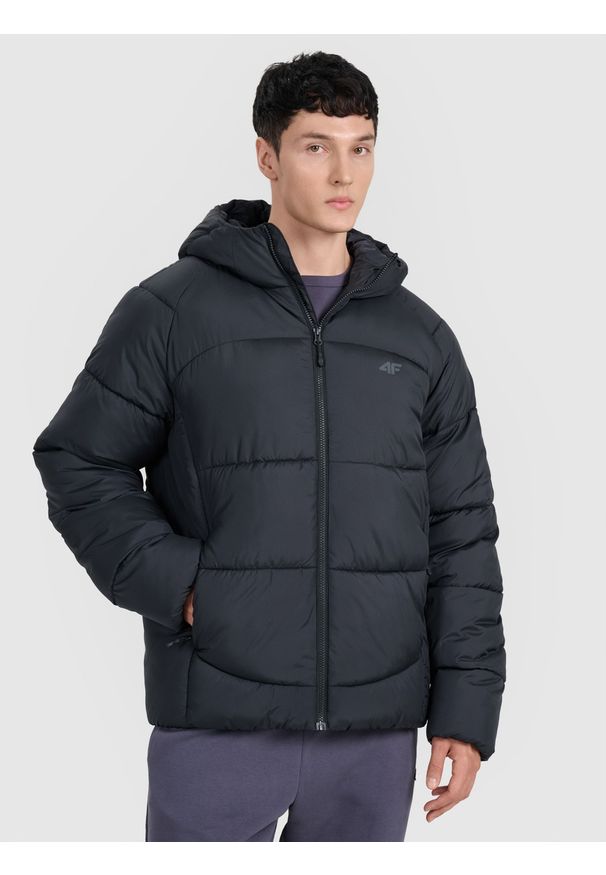 4f - 4F Kurtka puchowa z wypełnieniem syntetycznym męska - czarna 3XL. Okazja: na co dzień. Typ kołnierza: kaptur. Kolor: czarny. Materiał: puch, syntetyk. Długość: długie. Sezon: zima. Styl: casual, klasyczny, sportowy