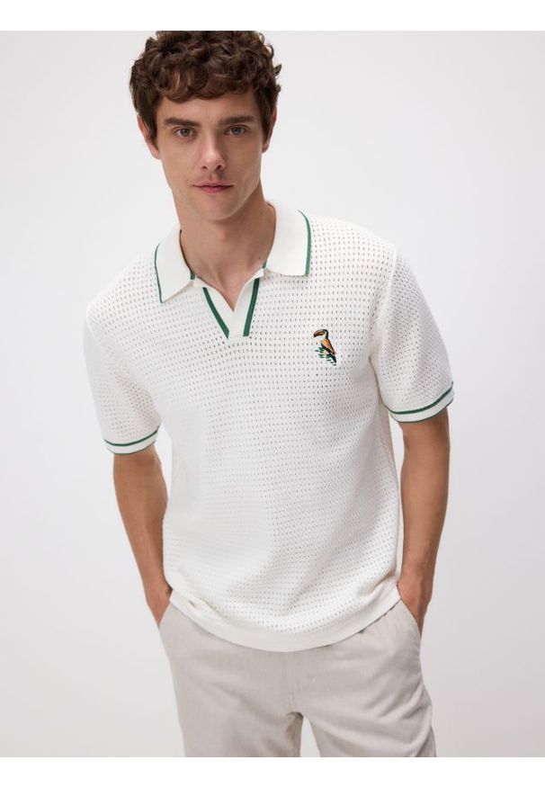 Reserved - Ażurowy sweter polo - złamana biel. Typ kołnierza: polo. Materiał: bawełna, dzianina. Wzór: ażurowy
