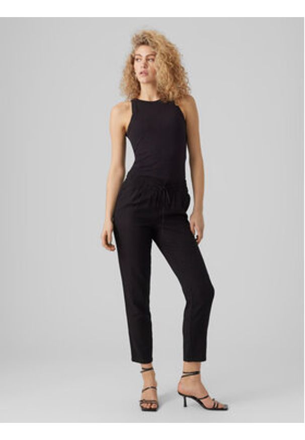 Vero Moda Spodnie materiałowe Jesmilo 10279691 Czarny Regular Fit. Kolor: czarny. Materiał: wiskoza, len