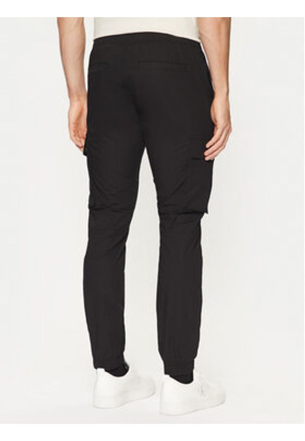 Calvin Klein Jeans Joggery J30J327614 Czarny Skinny Fit. Kolor: czarny. Materiał: bawełna