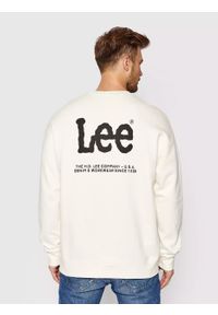 Lee - LEE LOGO LOOSE CREW MĘSKA BLUZA KLASYCZNA NADRUK ECRU L83TTJNQ. Wzór: nadruk. Styl: klasyczny