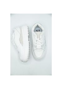 Adidasy Le Coq Sportif LCS T2000, Kobiety. Kolor: biały. Materiał: materiał, skóra. Sport: turystyka piesza