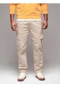Ombre Clothing - Dzianinowe męskie joggery z kieszeniami cargo – kremowe V1 - Rozmiar: XL. Okazja: na co dzień. Kolor: kremowy. Materiał: dzianina. Wzór: aplikacja. Styl: casual #3