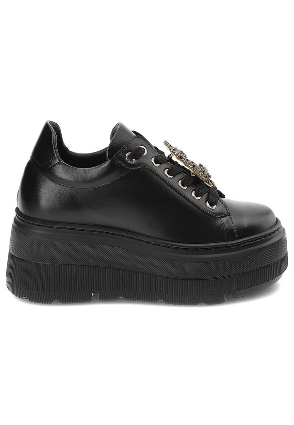 Czarne Sneakersy Karino Stylowe Obuwie Damskie Na Platformie. Okazja: na spacer. Zapięcie: sznurówki. Kolor: czarny. Materiał: guma, skóra. Wzór: aplikacja. Obcas: na platformie. Styl: elegancki