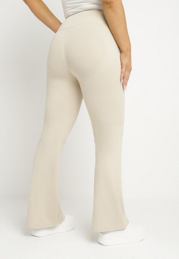 Born2be - Beżowe Spodnie Dzwony Materiałowe Ellavine. Okazja: na co dzień. Kolor: beżowy. Materiał: materiał. Styl: elegancki, casual
