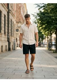 Sinsay - Szorty cargo - czarny. Kolor: czarny #1