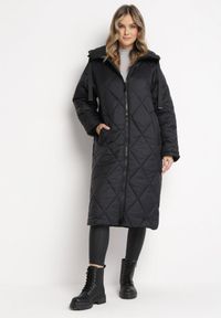 Born2be - Czarna Długa Kurtka Pikowana Płaszcz z Nieodpinanym Kapturem Rordanos. Kolor: czarny. Długość rękawa: długi rękaw. Długość: długie #1