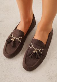 Born2be - Ciemnobrązowe Mokasyny VICES z Modnymi Chwostami z Imitacji Zamszu z Wkładką z Naturalnej Skóry Calirea. Okazja: na co dzień, do pracy. Kolor: brązowy. Materiał: skóra, zamsz. Wzór: aplikacja. Styl: casual, klasyczny, elegancki #6