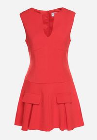 Born2be - Czerwona Rozkloszowana Sukienka z Wycięciem przy Dekolcie Atarinea. Okazja: na co dzień. Kolor: czerwony. Wzór: aplikacja. Typ sukienki: proste. Styl: casual #7